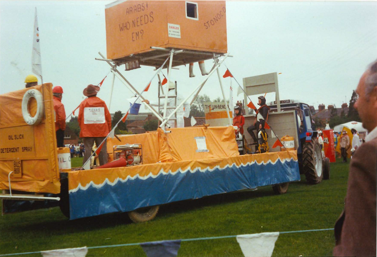 Oil Rig float Carnival 1977 500px